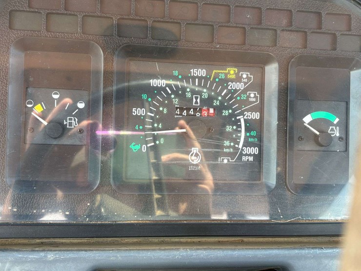 new-holland-7635-image-20