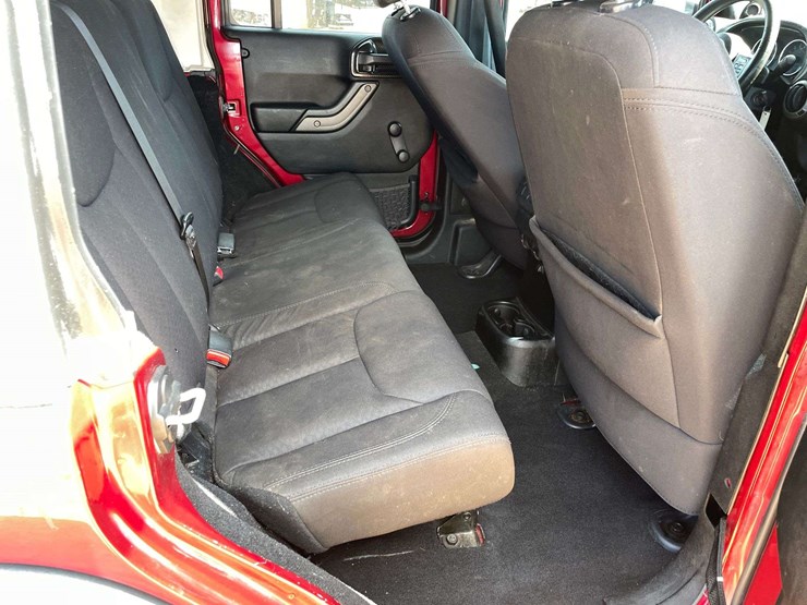 2013-jeep-wrangler-sport-image-16