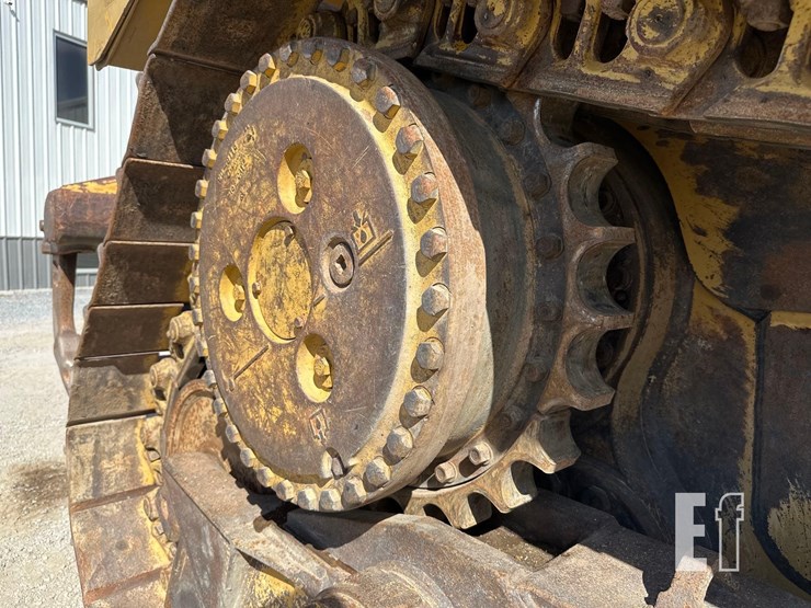 2011-caterpillar-d6t-image-40