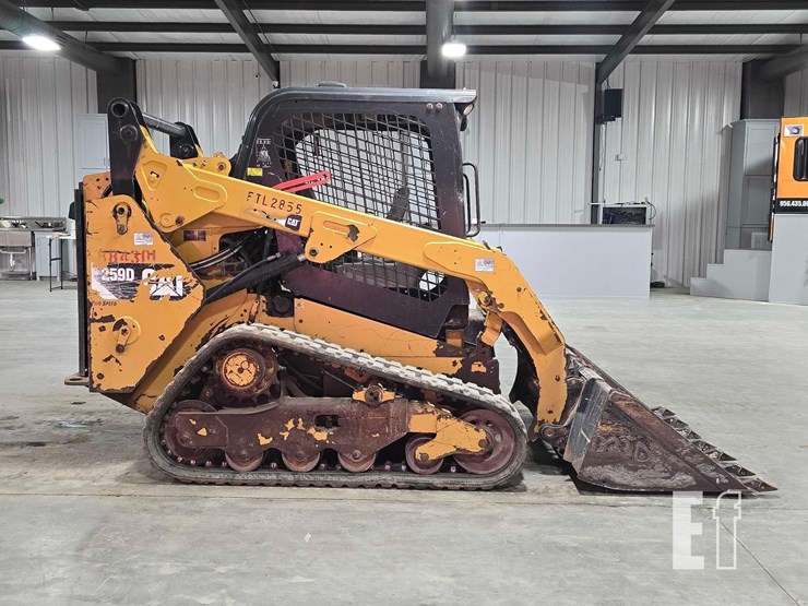 2015-caterpillar-259d-image-6