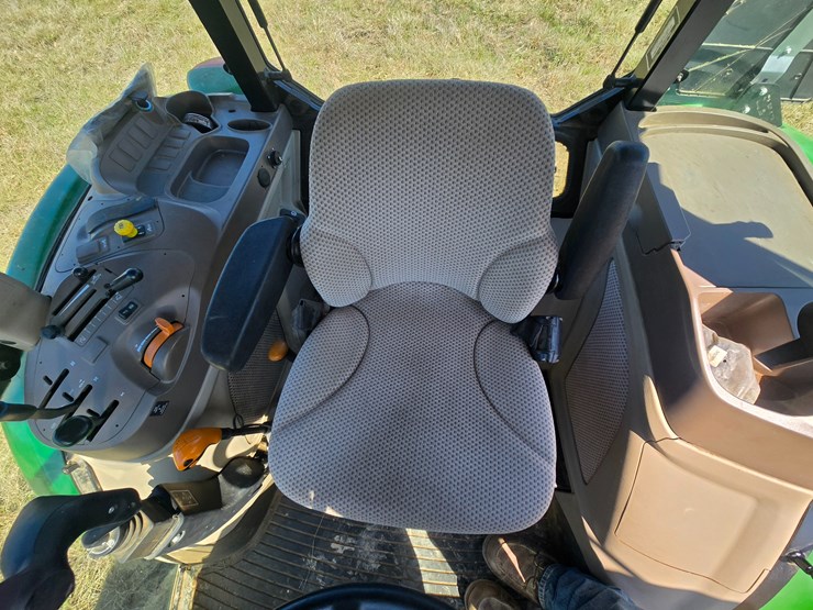 2019-john-deere-5100e-image-32