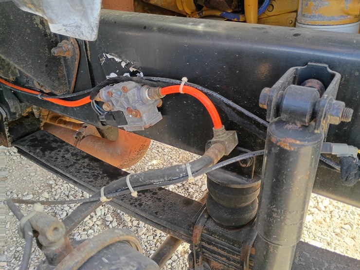 2005-ford-f750-image-32