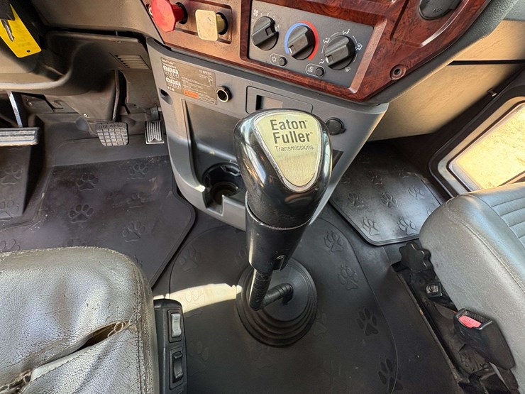 2013-mack-pinnacle-cxu613-image-16