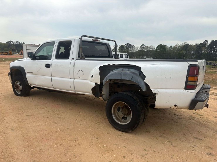 2001-gmc-sierra-2500-image-2