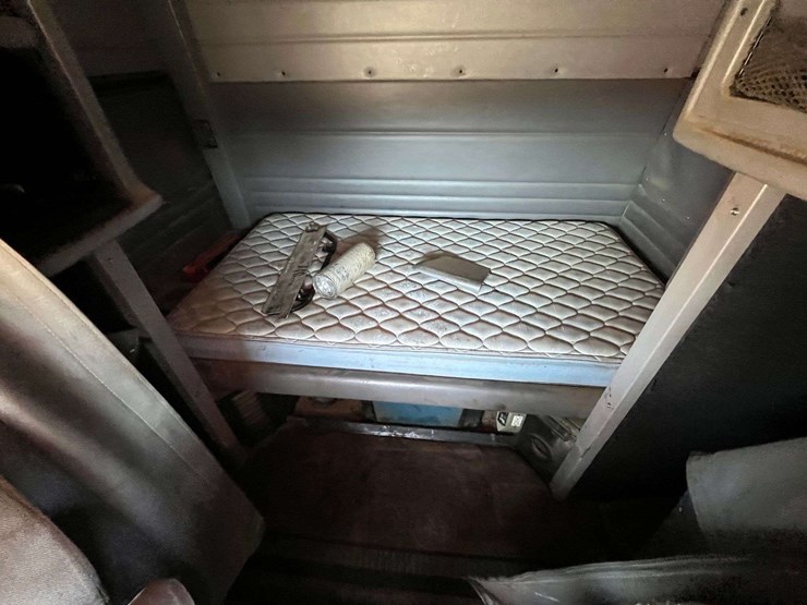 2012-peterbilt-386-image-16