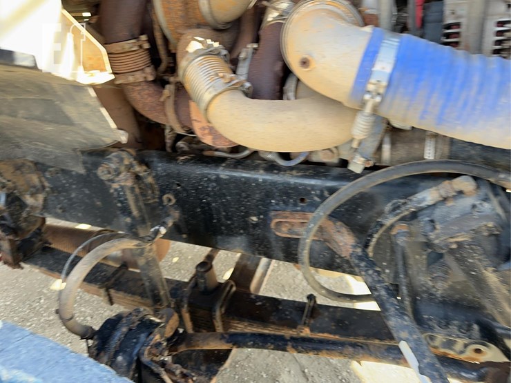 2005-sterling-lt9500-image-56