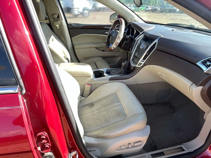 2011-cadillac-srx-image-18