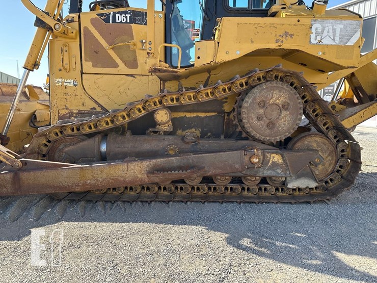 2011-caterpillar-d6t-image-29