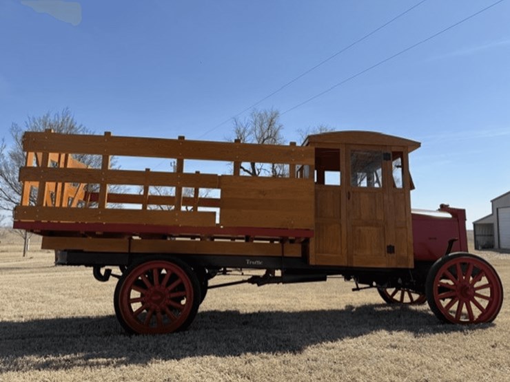 1920-traffic-truck-image-7