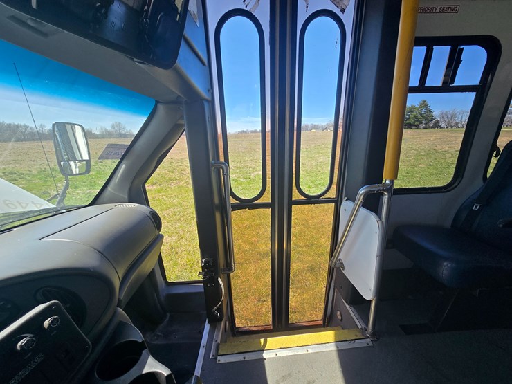 #22618-•-2008-ford-econoline-van-image-39