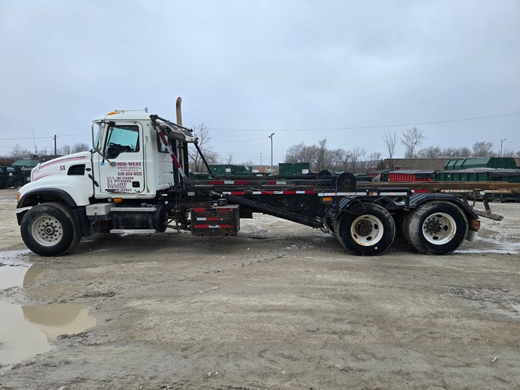 #22590-•-2007-mack-cv713-granite-roll-off-truck-image-6