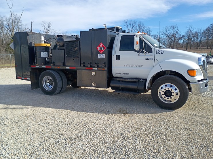 2005-ford-f750-image-15