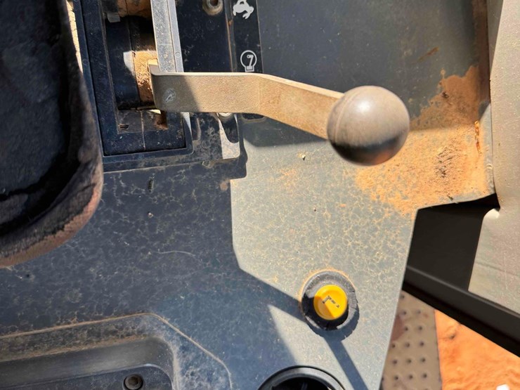 2005-deere-655c-image-24