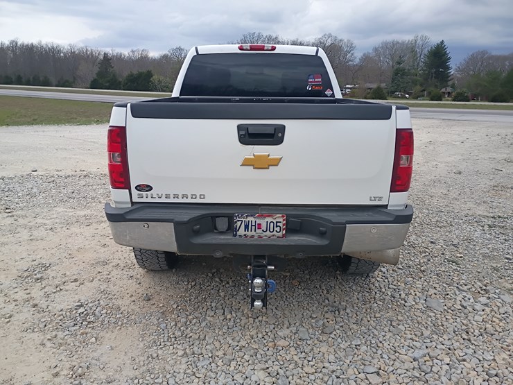 2013-chevrolet-2500-image-8