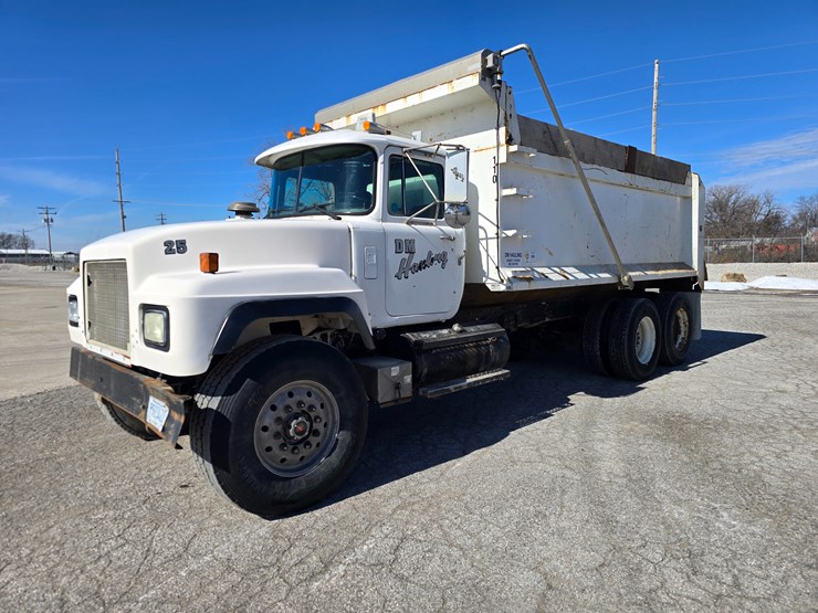 2001-mack-rd688s-image-4