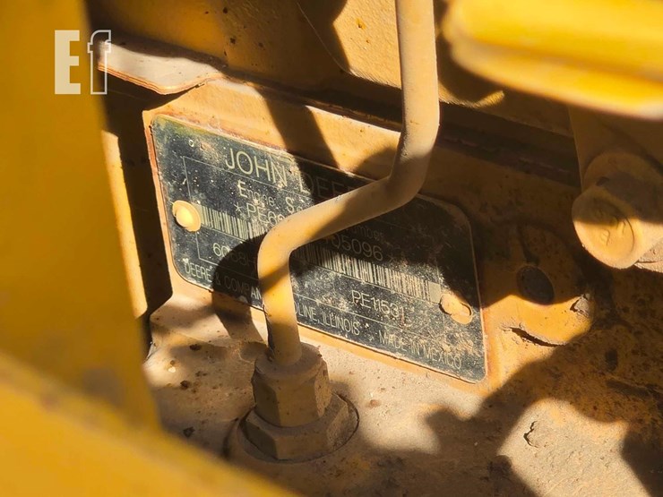 2016-deere-700k-lgp-image-18