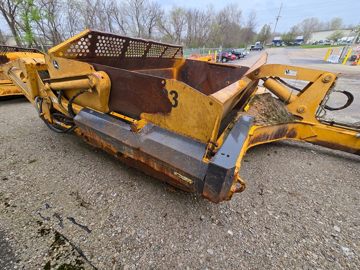 2006-deere-1812c-image-16