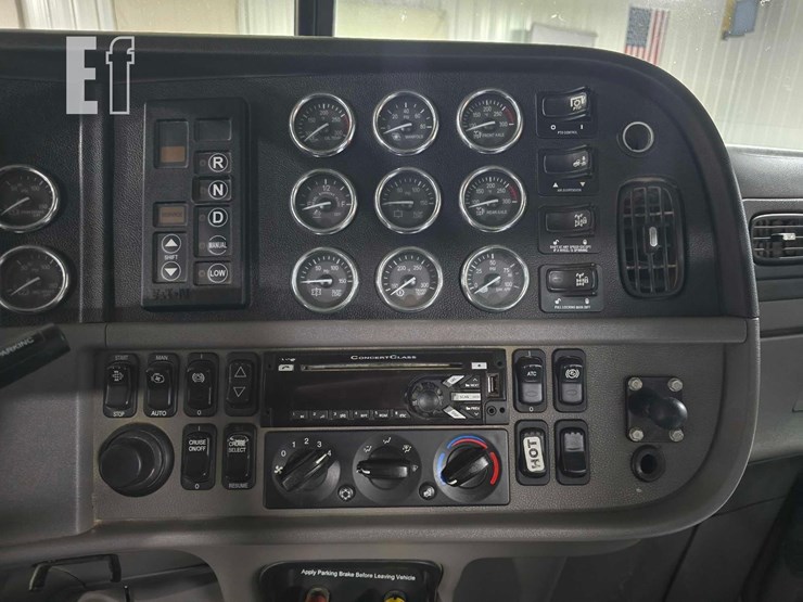 2021-peterbilt-367-image-15