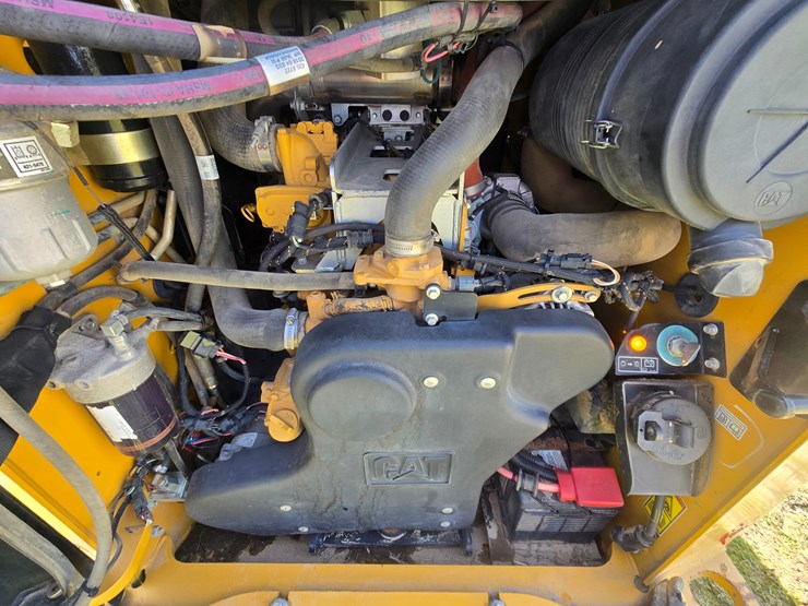 2018-caterpillar-299d2-image-24