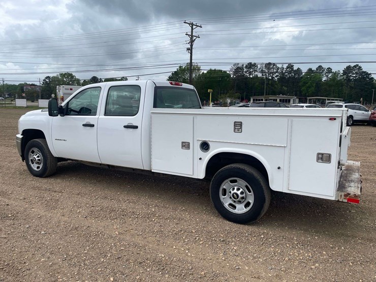 2014-chevrolet-silverado-2500-image-2