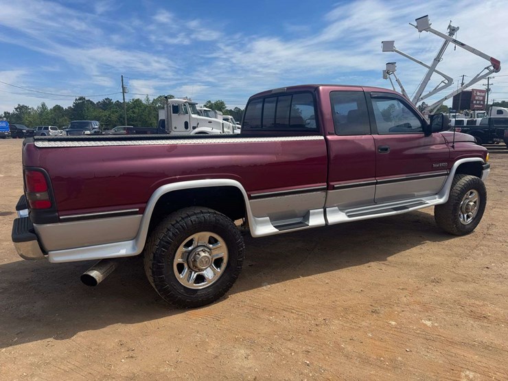 1996-dodge-ram-2500-image-3