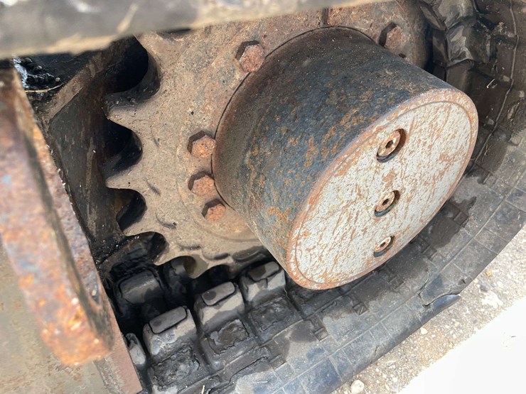 2011-bobcat-e35-image-17