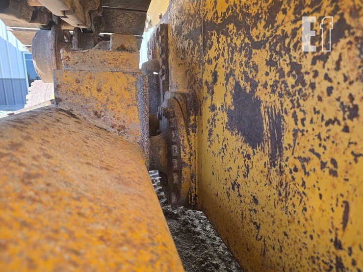 2006-deere-750j-image-36