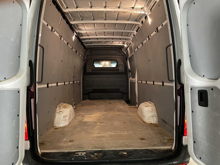 #1450-•-2019-mercedes-sprinter-van-(has-wi-title)-(of)-image-37