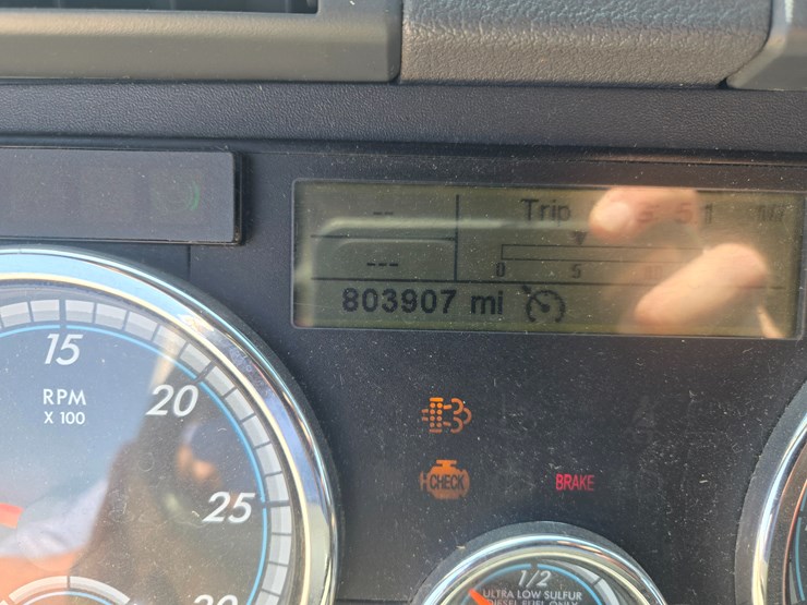 2014-freightliner-cascadia-125-image-68