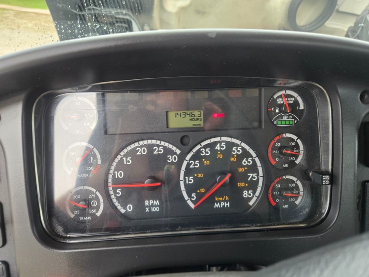 2012-freightliner-m2-106-image-83