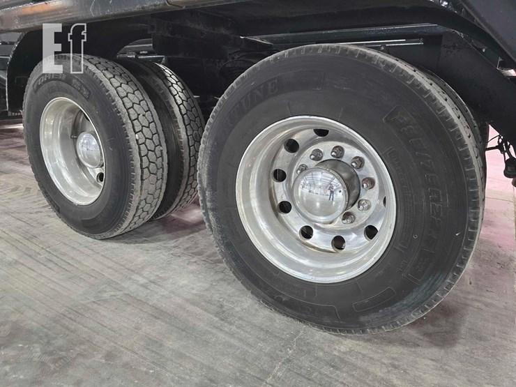 2016-peterbilt-579-image-29