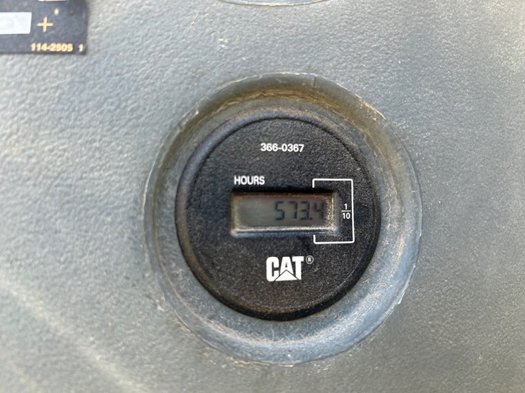2005-caterpillar-420d-image-48