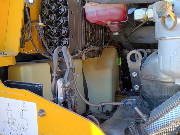 2023-caterpillar-910-image-19