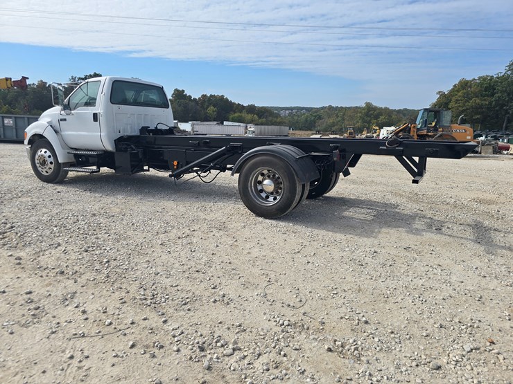 2004-ford-f650-image-13