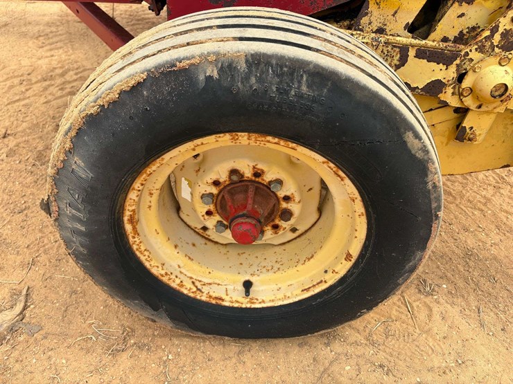 new-holland-326-image-8