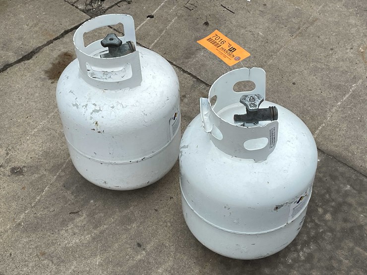 #7016-•-(2)-propane-tanks-(o3)-image-2