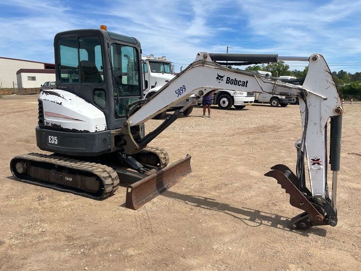 2011-bobcat-e35-image-5