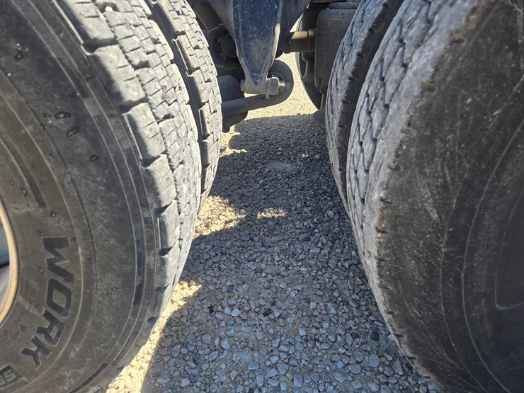 2014-freightliner-cascadia-125-image-97