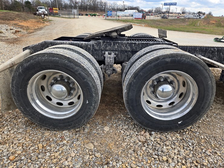 2000-peterbilt-379-image-86