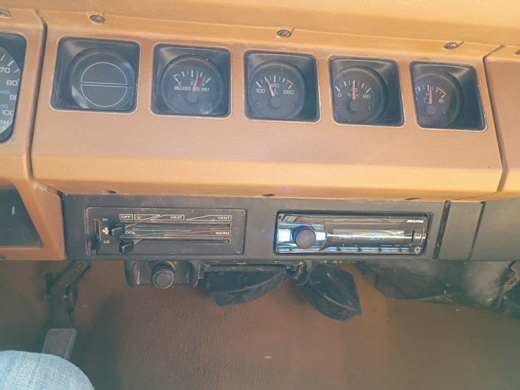 1993-jeep-wrangler-image-43