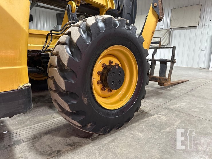 2014-caterpillar-tl1055c-image-25