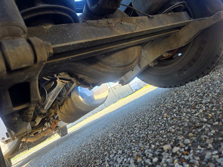 2005-peterbilt-379-image-85