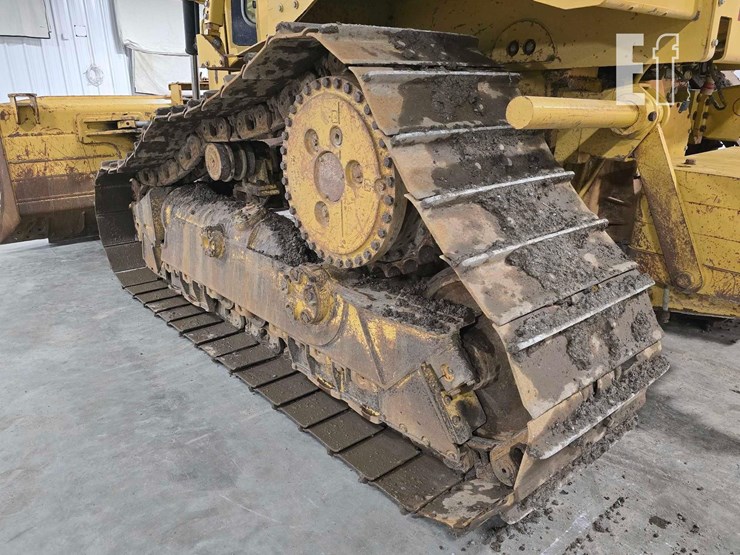 2011-caterpillar-d6t-xw-image-32