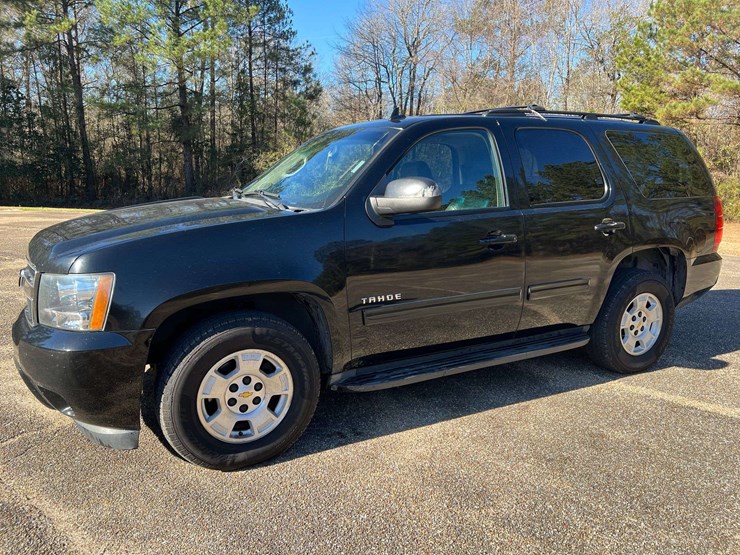 2011-chevrolet-tahoe-image-1