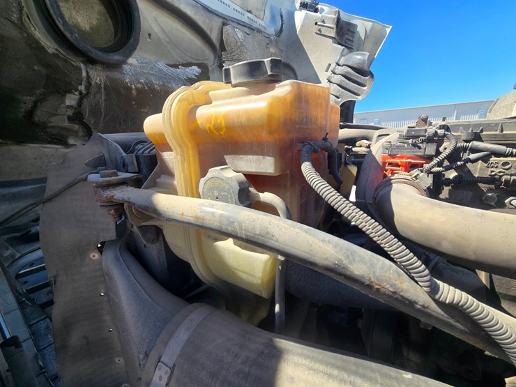 2014-freightliner-cascadia-125-image-36