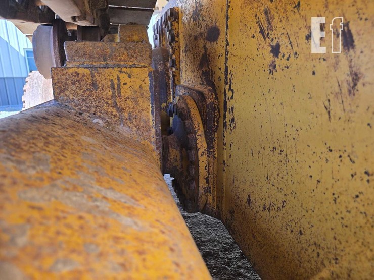 2008-deere-750j-image-33