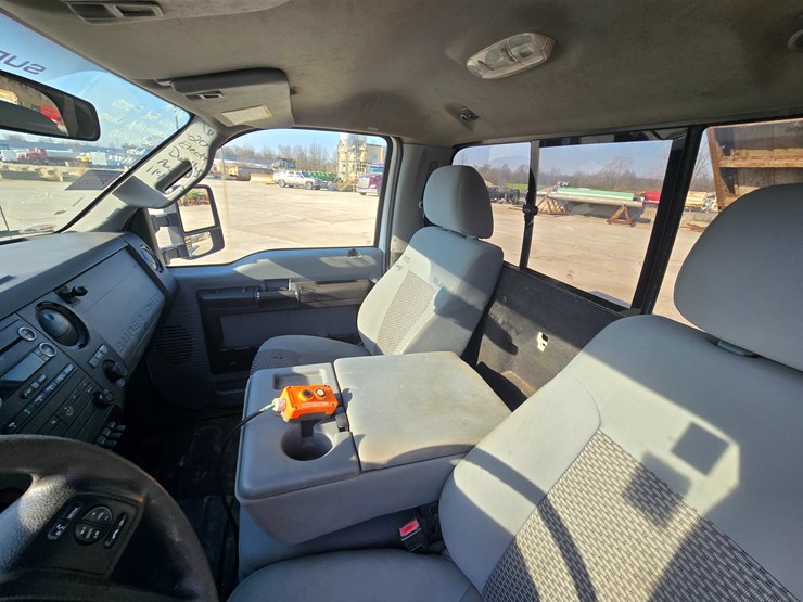 2016-ford-f550-image-40