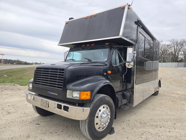 1990-international-4900-image-1