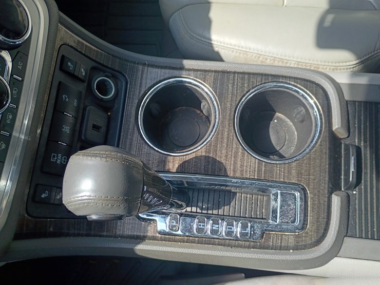 2017-gmc-acadia-image-43