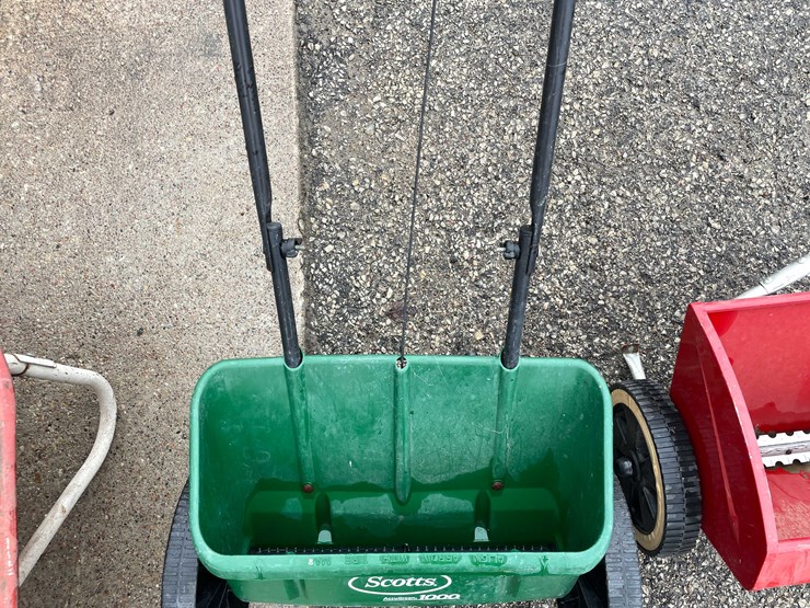 #7021-•-(2)-fertilizer-spreaders-and-wheelbarrow-(o3)-image-9